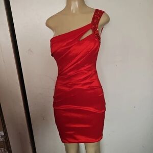 Chic One-Shoulder Red Dress